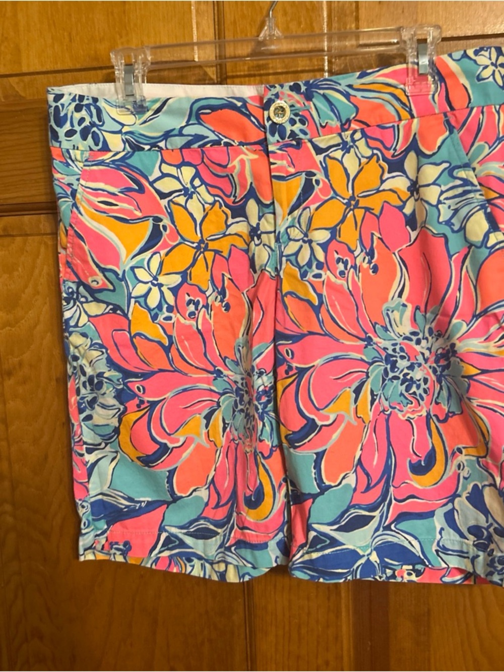 Lilly Pulitzer The Chipper Short Bright Floral W/Gold Buttons Sz 8-EUC